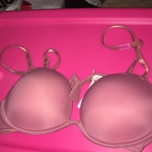 VS pink bra